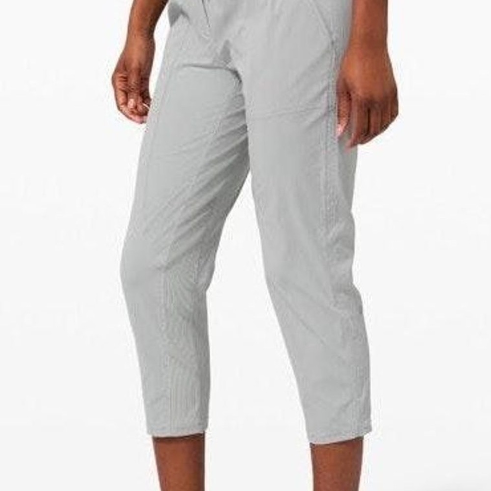Lululemon cropped joggers